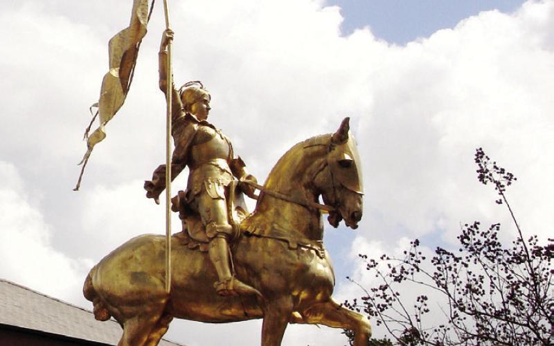 St. Joan, the patron saint of New Orleans, points the way to Cafe Du Monde.