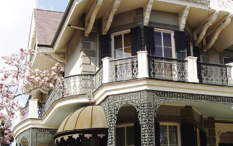 The Garden District is a pleasant, quiet neighborhood even though just a short distance from the French Quarter.