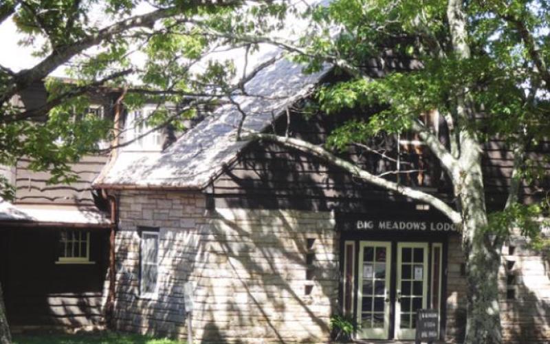 Though both park lodges are located on the crest of the Blue Ridge, visitors looking for better views will choose Big Meadows. The forest has grown up to block the view from Skyland.