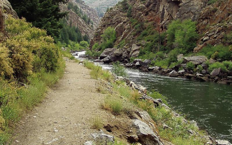The trail to the dock for the boat tour at Gunnison follows the stream for an easy 3/4-mile walk—except for that climbing 232 steps part.