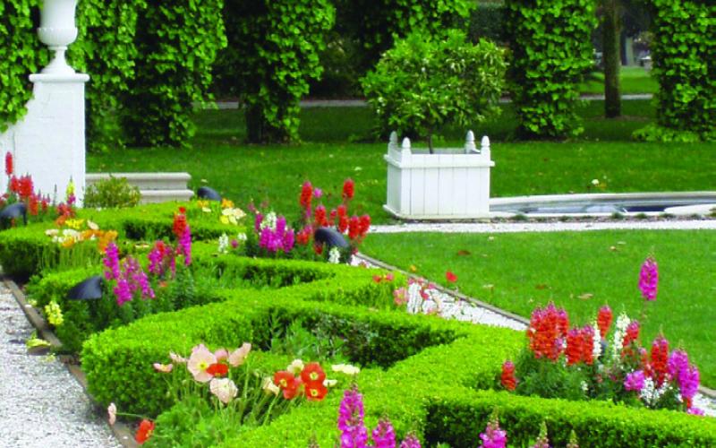 There is a formal sunken garden behind Crane Cottage. Seems in keeping with the notion of a casual, rustic retreat.