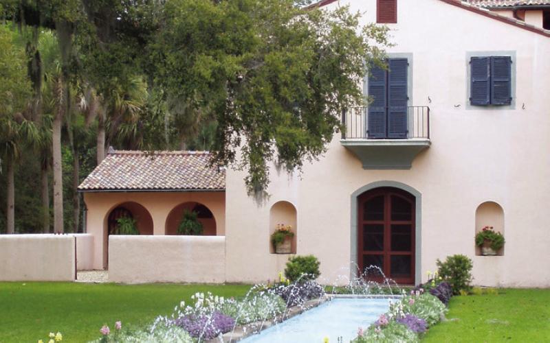 Villa Marianna was built in 1928 by Frank Miller Gould, a second generation member of the Club. By then, even the name suggests that “the simple life” had been abandoned.