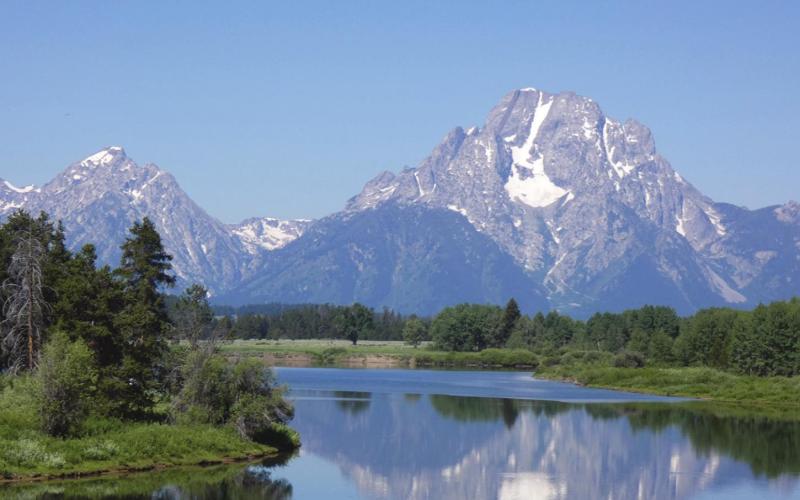 A WALK IN THE PARK Sponsored by Wood County Park District The Oxbow Bend of the Snake River is a popular stop on the loop road through the Tetons.
