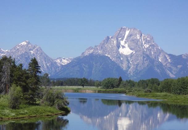 A WALK IN THE PARK Sponsored by Wood County Park District The Oxbow Bend of the Snake River is a popular stop on the loop road through the Tetons.